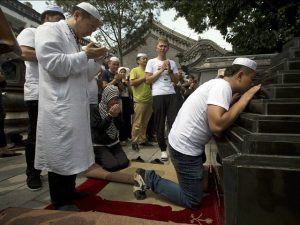 Cina Paksa Pelajar Muslim Teken Perjanjian untuk Tidak Berpuasa